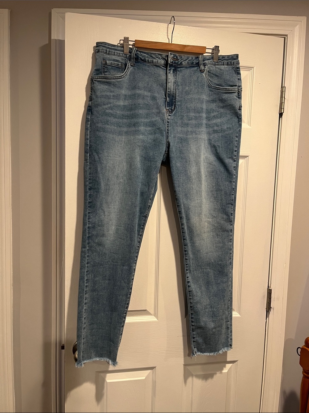 Coco + Carmen Light Blue Washed Ankle Jeans